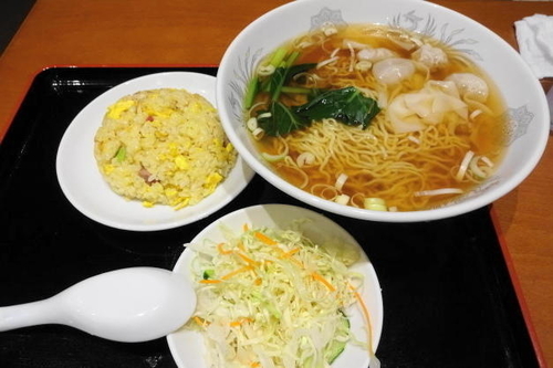 「肉ワンタンメンと半チャーハン７９９円（税抜き）」@横浜大唐の写真