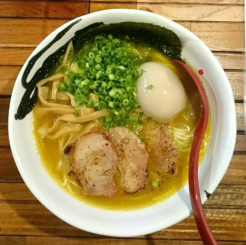 「塩らーめん 味付けたまご」@麺臣 とらとはとの写真