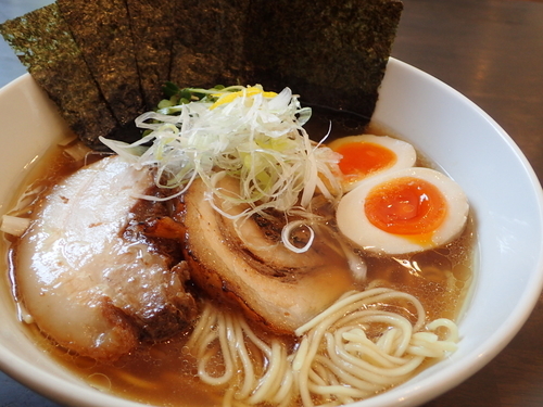 「全部乗せ淡麗醤油そば（９８０円）」@麺匠 ことぶきの写真