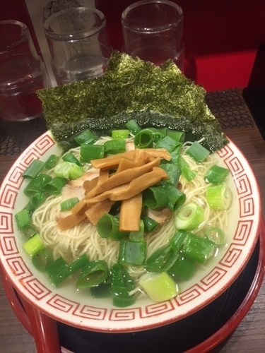 「塩そば（中盛り）海苔トッピング　通常価格880円」@麺屋7.5Hz 新橋店の写真