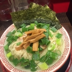 塩そば（中盛り）海苔トッピング　通常価格880円