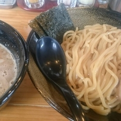 豚骨魚介つけ麺（大盛り無料）