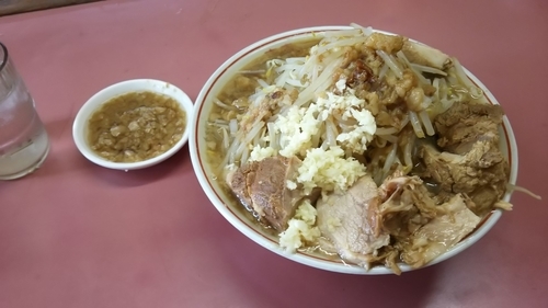 「豚ラーメン(ニンニクあり野菜増しアブラ増し)」@ラーメン荘 おもしろい方への写真