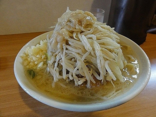 「塩ラーメン　800円　ニンニク　脂」@豚星。の写真
