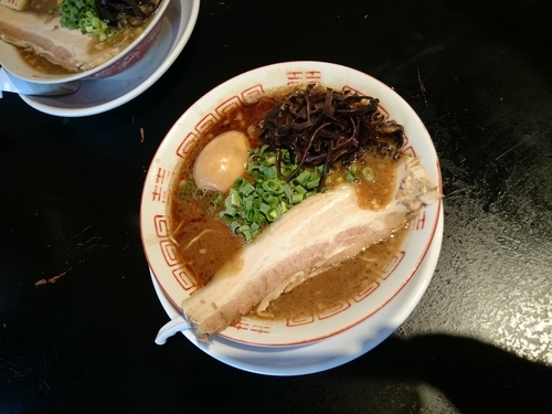 「黒なんちゃら豚骨」@中華そば専門 めんやいただきの写真