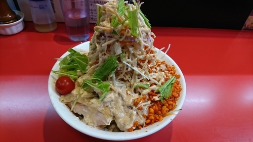 「冷やし中華+ヤサイ+アブラ+カラアゲ+カラメ+ガリマヨ」@千里眼の写真