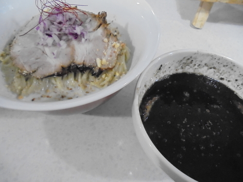 「【限定】黒ごま担々つけ麺＋チャーシュー　１２００円」@ラーメン星印の写真