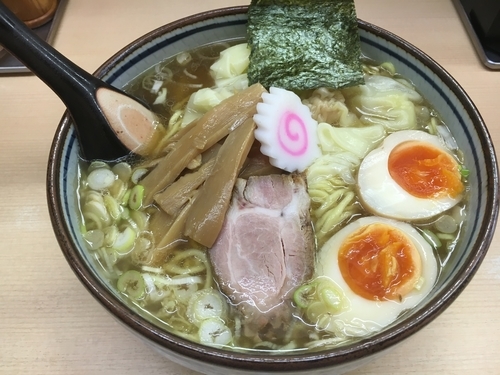 「わんたん麺卵入り」@いつみ屋の写真