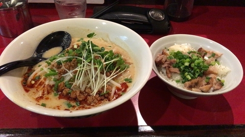 「極担々麺+豚丼」@極 担々麺 真空の写真
