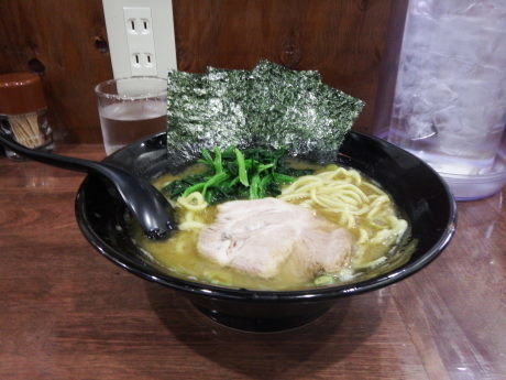「ラーメン　並」@横浜家系 まるに家の写真