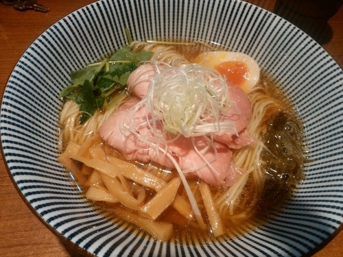 「冷し煮干しそば白醤油」@寿製麺よしかわ 川越店の写真