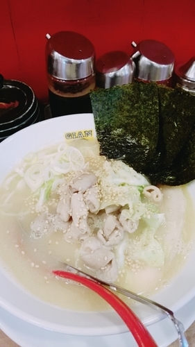 「ホル(白)＋ホルモンましまし」@ホルモン豚骨ラーメン ジャイアン3の写真