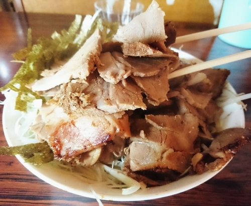 「冷し 650円＋生卵(ｻｰﾋﾞｽ)」@前原商店の写真