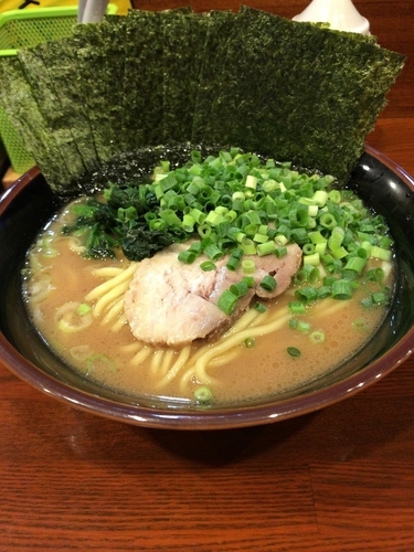 「ラーメン➕のり増し➕ネギ」@横浜家系ラーメン銀家 伊勢佐木町店の写真