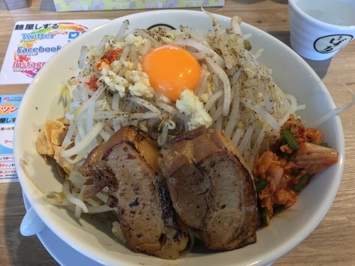 「まぜそば 大盛 TPヤサイ ニンニク普通 脂増し 豚炙り ¥1,」@麺屋 しずる 幸田店の写真