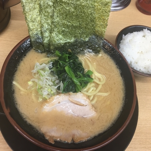 「豚骨醤油ラーメン¥750」@横浜家系ラーメン 松田家 日本橋室町店の写真