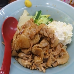 すごい冷やし中華　　950円