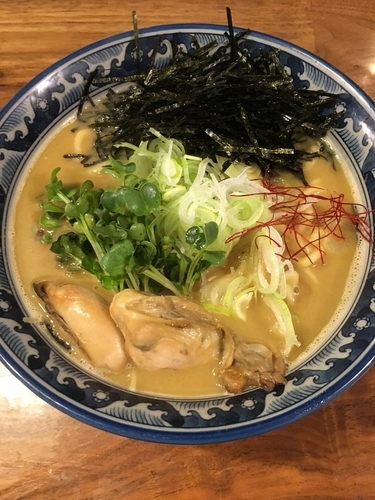 「牡蠣拉麺」@麺や佐市の写真