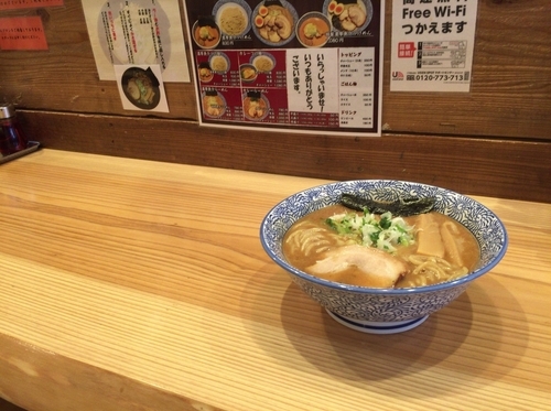 「濃厚魚介らーめん 780円」@豚骨一燈 本郷店の写真