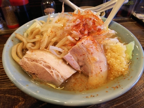 「大麺(太麺)＋無料トッピング」@らぁめん大山 中里店の写真