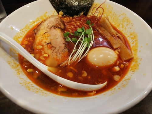 「味玉いり魚醤油らー麺(辛さMAX)」@麺や 龍世の写真