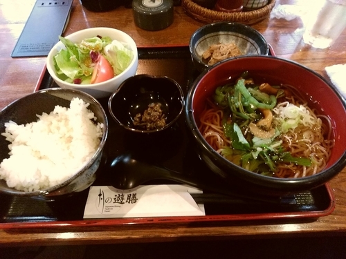 「冷やし山菜そばセット(並盛)896円」@月の遊膳 高崎店の写真