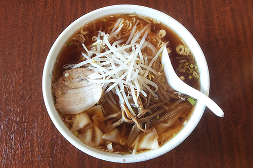 「ワンタンメン(大盛り)」@栄楽飯店の写真