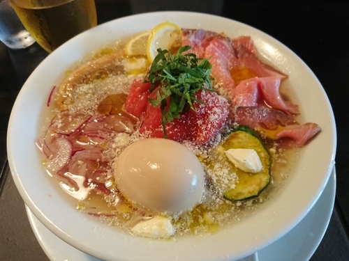 「【限定】冷やしトマトと4種煮干し冷やしらぁめん1000円＋ビ」@KaneKitchen Noodlesの写真