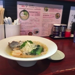 あら塩拉麺 790円