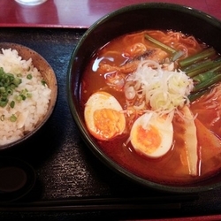 辛口鯛ラーメン鯛めし付き