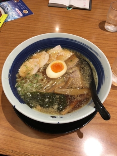 「直久こく旨らーめん 醤油」@麺処 直久 フレンテ笹塚店の写真