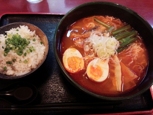 「辛口鯛ラーメン鯛めし付き」@鯛麺 真魚の写真