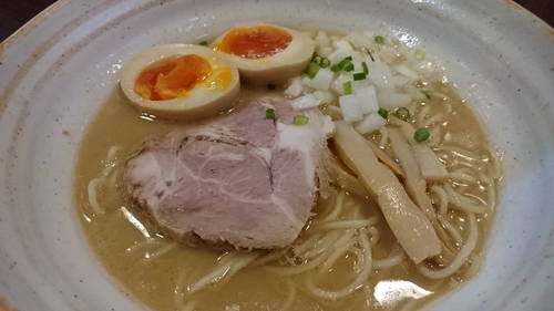 「煮干そば(数量限定)+味玉」@麺屋むどうの写真