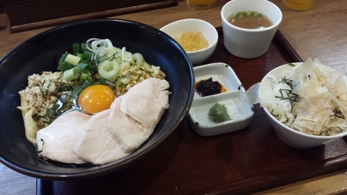 「【8月限定】鶏出汁入り具沢山まぜSOBA1000円」@麺家 Shumen Doushiの写真