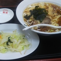 ランチ定食（ラーメン・サラダ・餃子）　500円