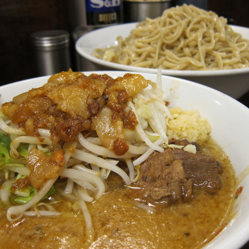 「大ラーメン 800円 + つけ麺 150円（野菜・脂×2・蒜」@ラーメン二郎 めじろ台店の写真