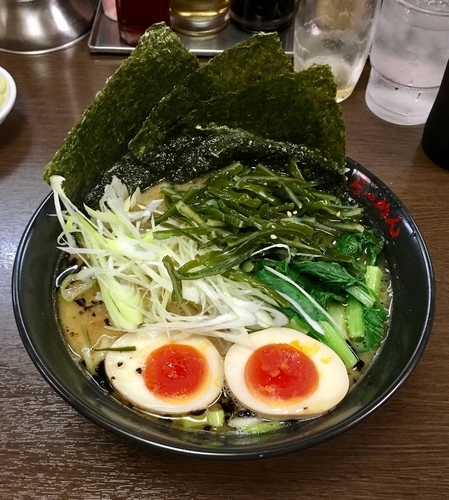 「特製らーめん 夢を抱きしめて 930円 + 茎わかめ 50円」@壱八家 スカイビル店の写真