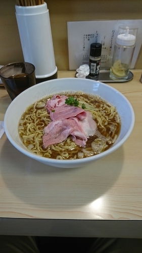 「煮干ラーメン白」@煮干ラーメンとローストビーフ パリ橋の写真