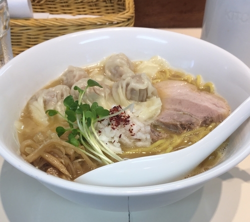 「ホワイト・クリーミィーぱいたん 肉わんたん」@らぁ麺 ひなたの写真