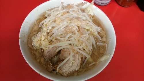 「小ラーメン700円(麺半分)」@ラーメン二郎 千住大橋駅前店の写真