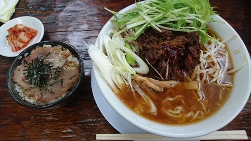 「豚スジらーめん 燻製チャーシュー丼」@手作りらーめん 白雪姫の写真