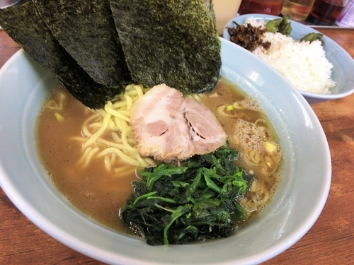 「ラーメン中＋ライス」@横浜ラーメン 武蔵家 船橋店の写真