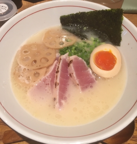 「魚介白湯新味」@麺と心 7の写真