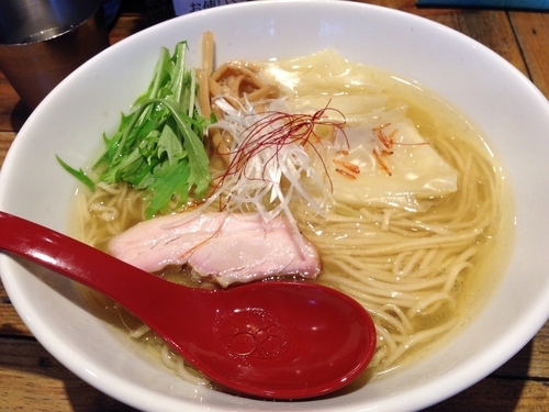 「香彩鶏だし塩ラーメン」@麺屋 翔 西新宿本店の写真