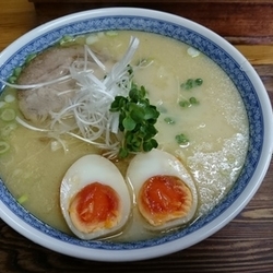 軍鶏塩白湯ラーメン800円