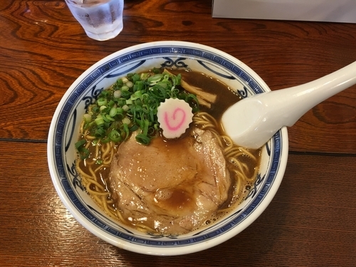 「豚骨アジ節醤油ラーメン」@ラーメン・餃子 ハナウタの写真