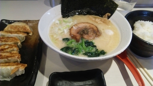 「塩豚骨ラーメン 餃子・ライスセット 1150円」@ゴル麺 横浜本店の写真