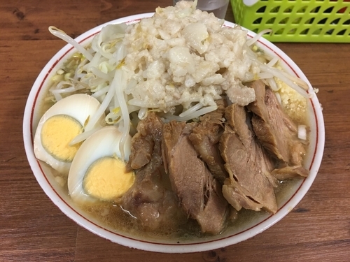 「小ブタ ネギ入り 煮玉子(ヤサイ・ニンニク・アブラ)」@ラーメン二郎 品川店の写真
