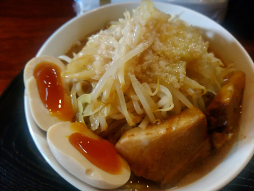 「自然洞スペシャル（味噌）大盛730円＋味玉」@自然洞 麺舗の写真