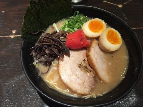 「豚骨DX」@とんこつらーめん俺式 純 東京ラーメンストリート店の写真